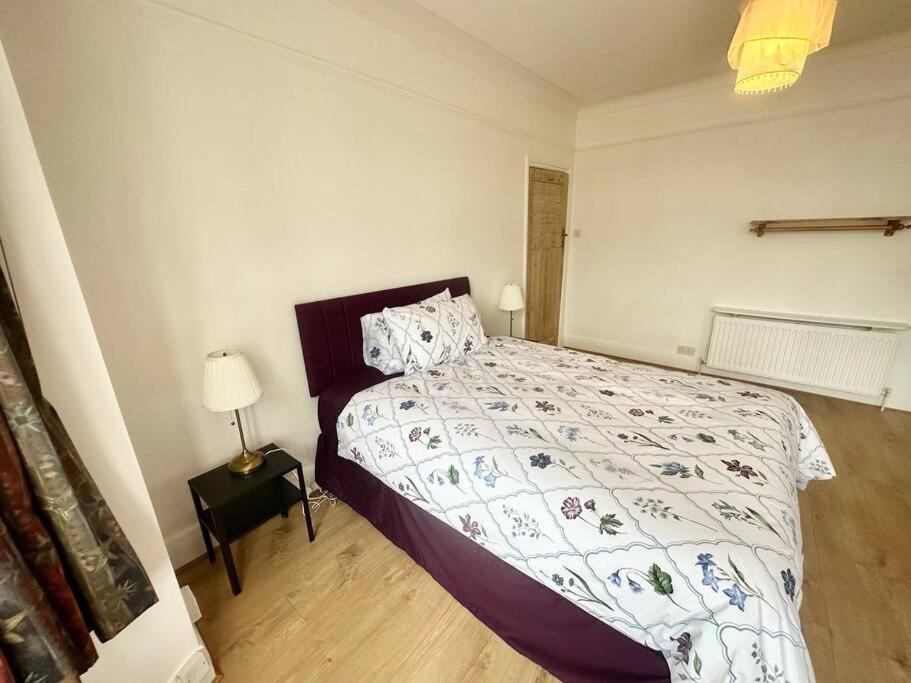 4 Bed House In Daneby Road,Se6 Villa Catford Ngoại thất bức ảnh